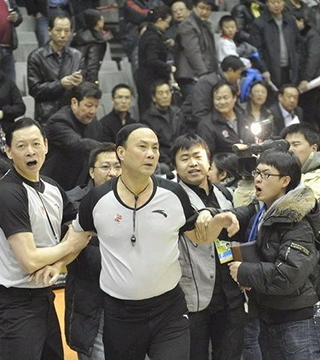 提前晋级女足亚冠8强，常卫魏：感谢老队员们的咬牙坚持（女足亚冠提前锁定八强，常卫魏致谢老将的坚守）