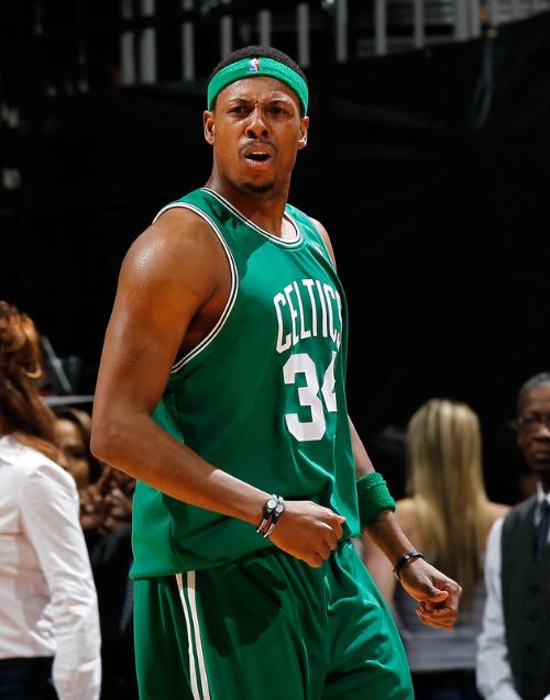 长春亚泰快速反击致胜（长春亚泰依靠迅速反击告捷）