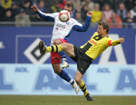 老年太极丹首局都会给人一种错觉林丹原来也没那么难打（老年版太极丹首局常造错觉：林丹看起来并不难打）