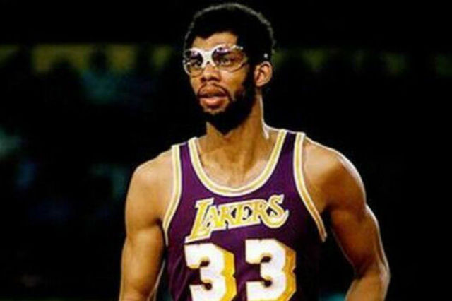 卡森：瓜帅是改变守门员角色的关键人物；埃德森的全面性无可挑剔（卡森：瓜迪奥拉是重塑门将角色的核心推手，埃德森的全面能力近乎无瑕）